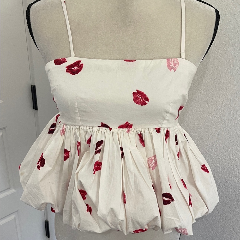 Maeve White Babydoll Camisole with Red Lip Print NWOT